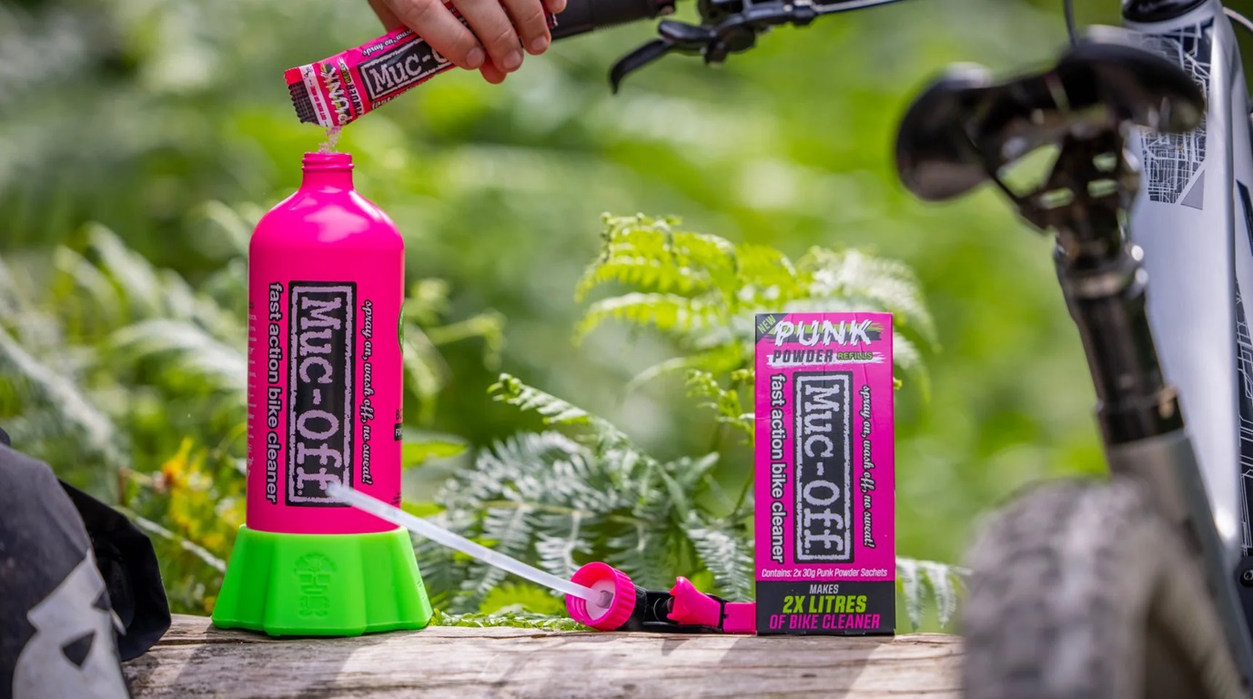 Čistič bicyklov v prášku Punk MUC-OFF 20609 (4 balenia) s fľašou na celý život